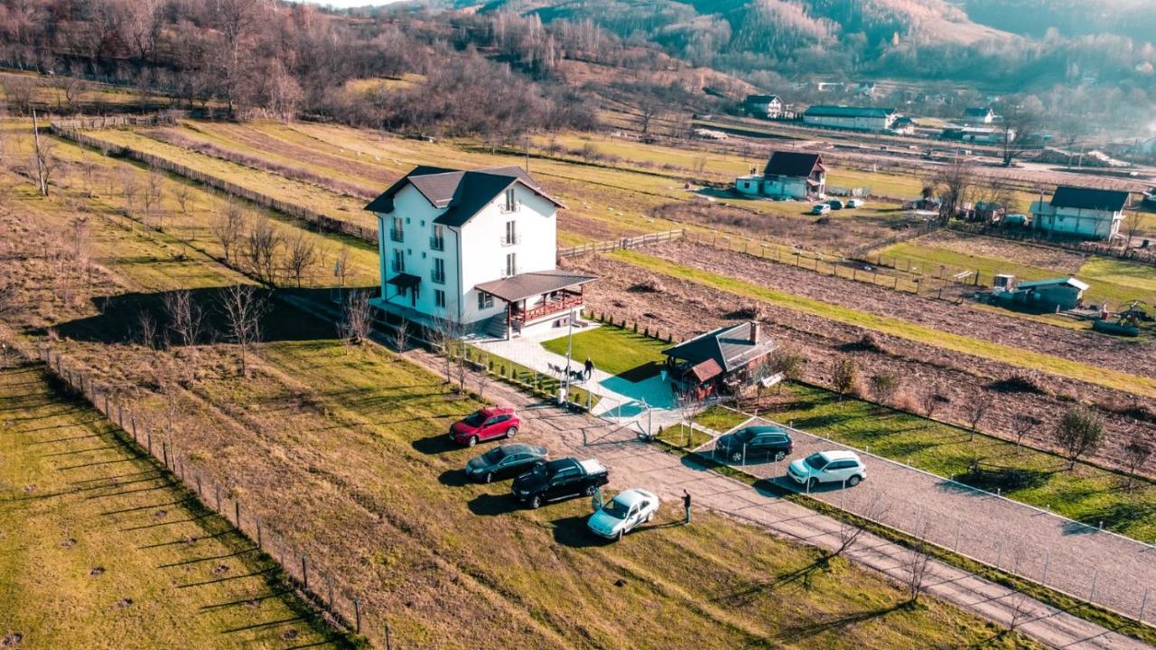 ホテル Casa Dumitru Ceraşul エクステリア 写真